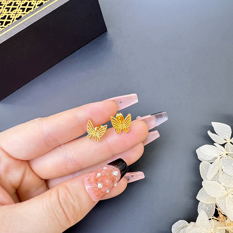 Collar de oro de arena de Vietnam mariposa hueca ligera de lujo de verano anillo set de pernos fabricantes al por mayor de mujeres de alta calidad