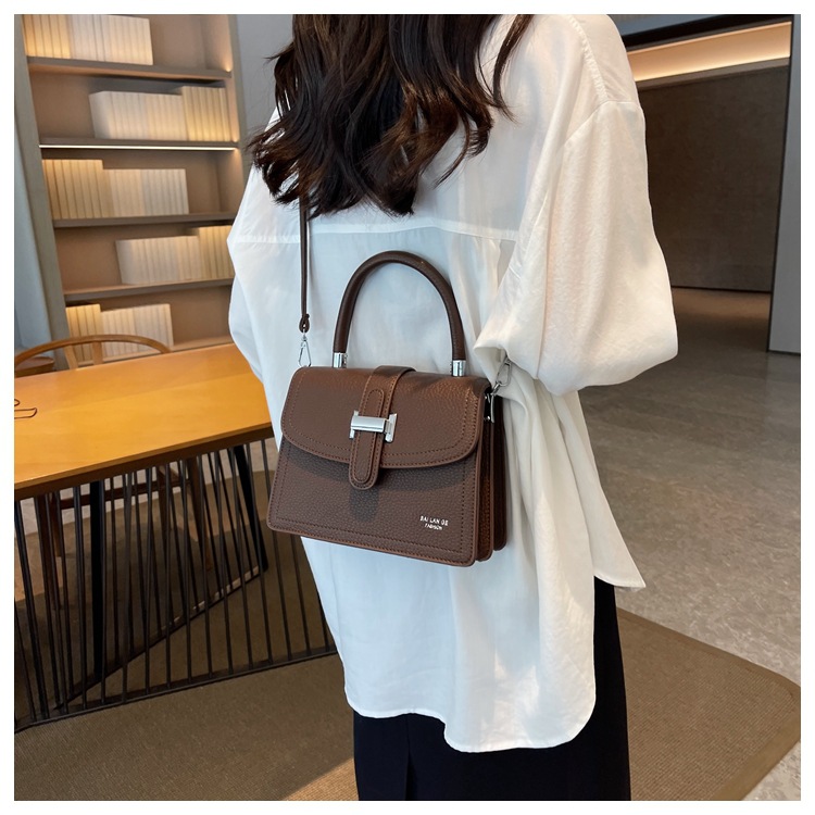 Women's Small Pu Leather Solid Color Basic Magnetic Buckle Handbag display picture 13
