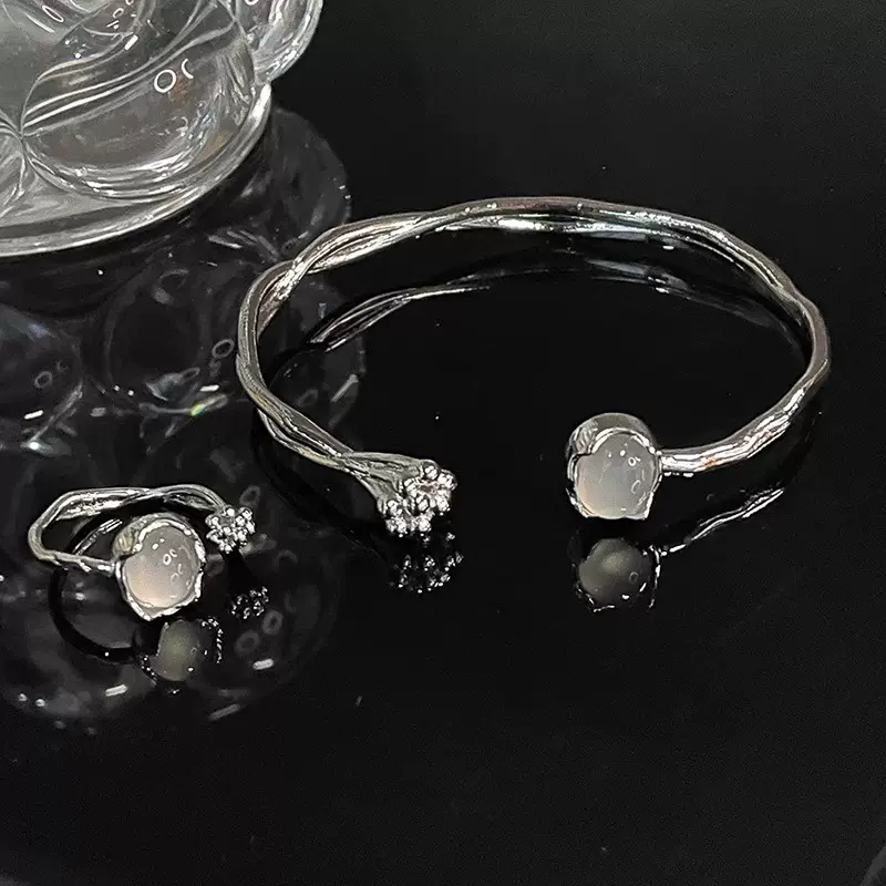 冷淡风开口戒指女小众设计高级感素圈氚气手镯戒指女月光石戒指环