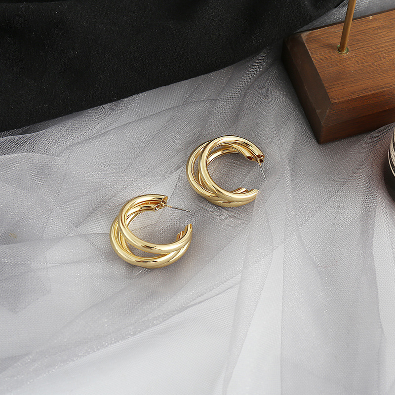 Ingresos franceses de perlas de moda femenina simple pendientes rojos ligeros de lujo versátiles pendientes de nicho de alta calidad