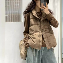 2025平湖秋冬新款纽扣下摆抽绳立领三粒扣保暖羽绒服马甲女短款潮