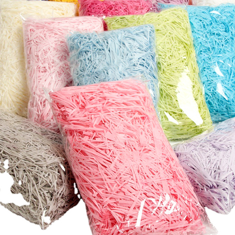 Rafia de 100g, fabricante mayorista, para decoración de cajas de regalo de boda, regalos de cumpleaños, relleno de papel triturado, seda, hierba para manualidades florales