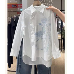 2025春の新型新中国風独特の美しい大衆気質ファッション白いプリントシャツの上着の女性