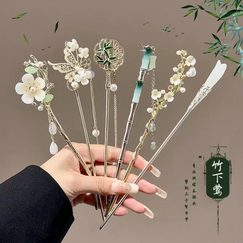 Chinese hairpin with tassels
