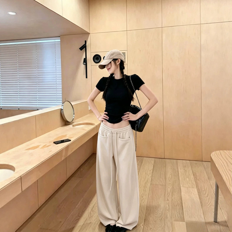 Autumn fashion soft off-white casual wide-leg pants with front pockets, drapey floor-length pants, loose and slimming straight-leg sweatpants
