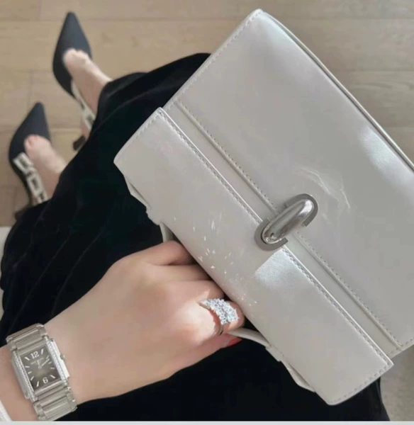 White cowhide (silver buckle)