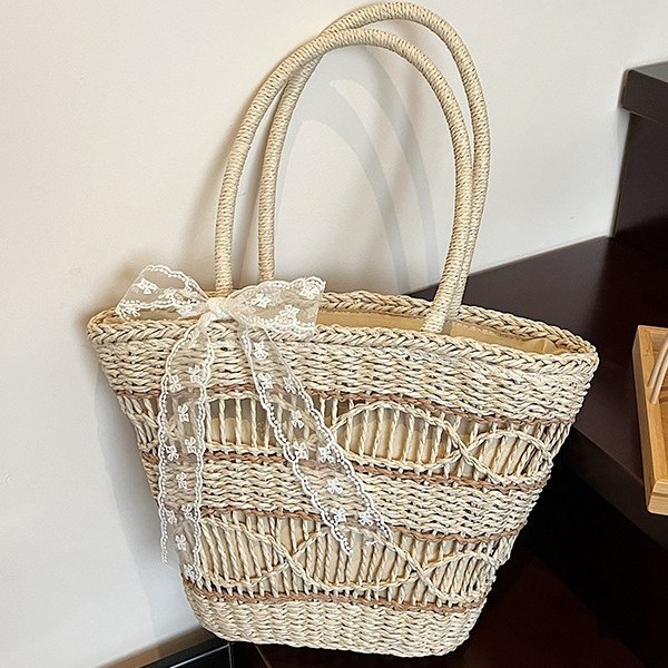 Capacious straw beach one-shoulder bag