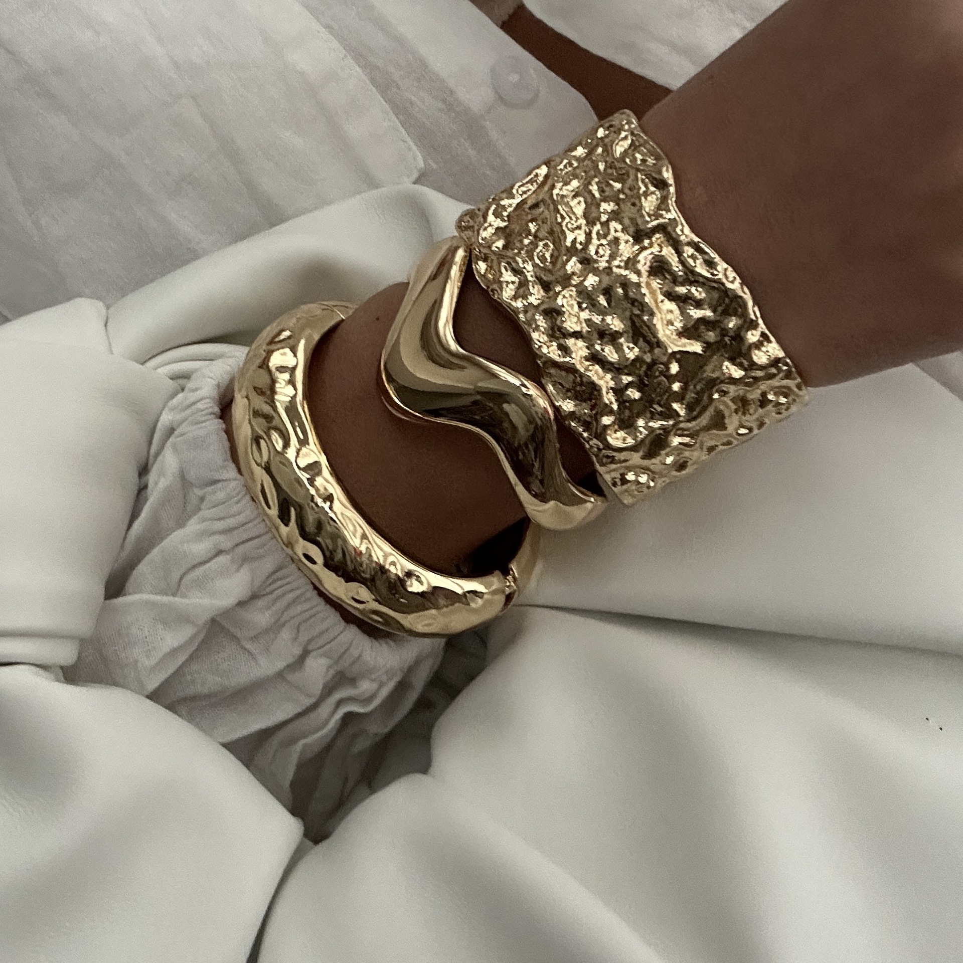 Exaggerated Solid Color Alloy Bangles Wholesale display picture 3