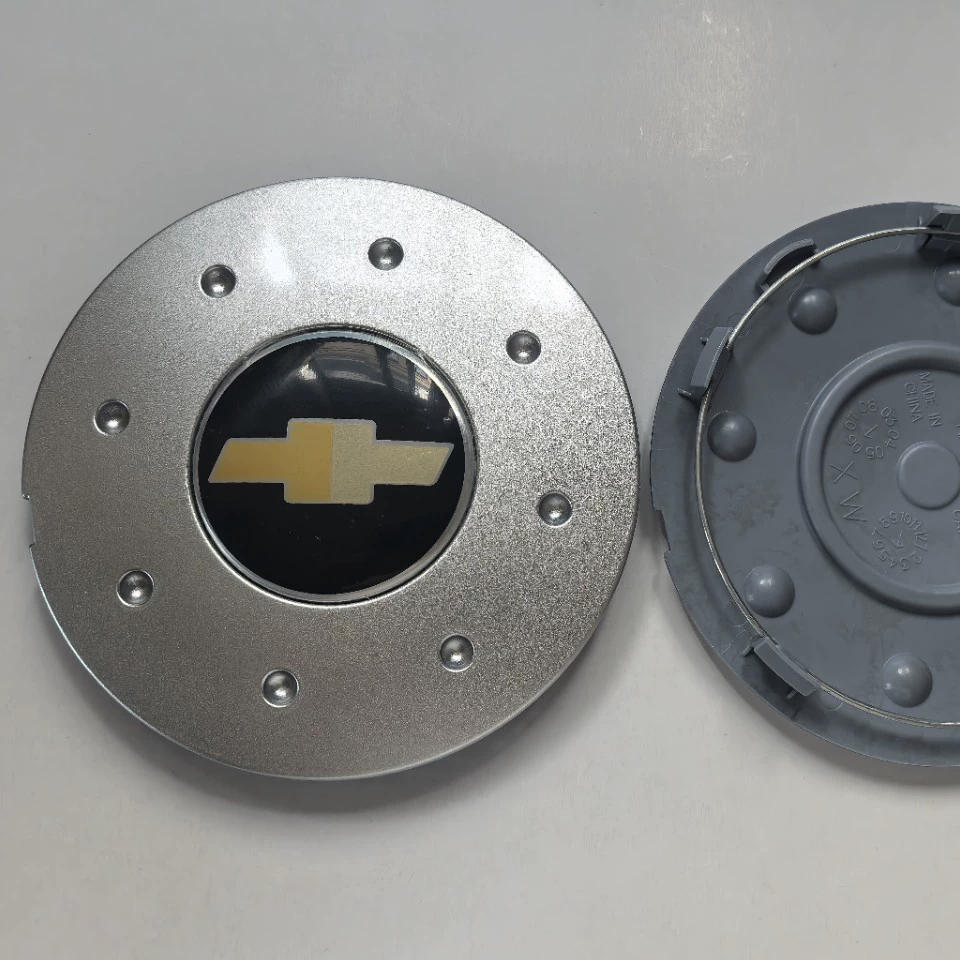 Защитный колпак для центрального отверстия колесного диска Chevrolet Aveo, внешний диаметр 141 мм, алюминиевый, 8048