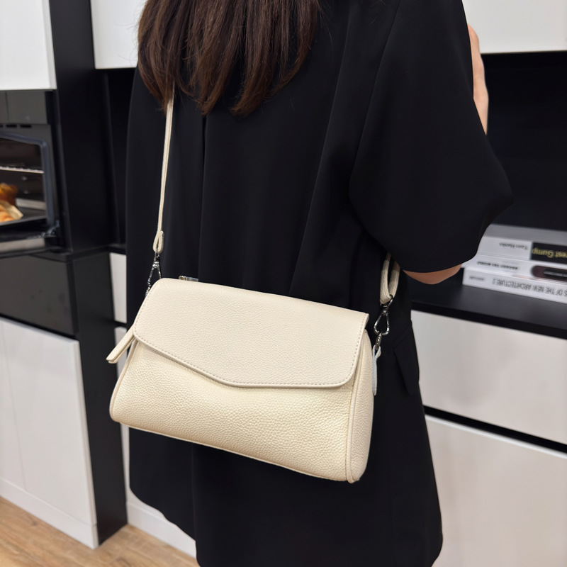 Cross-Border Wholesale Genuine Leather Small Square Bag For Women 2026 New Fashion Crossbody Bag Large Capacity Single Shoulder Pillow Bag Cowhide - Thumbnail 3
