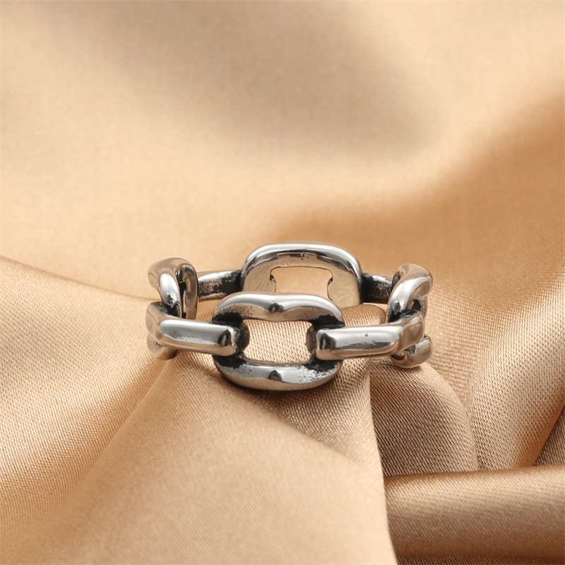 Minimalistischer Herrenring Aus Titanstahl Für Den Alltag_voghion.com