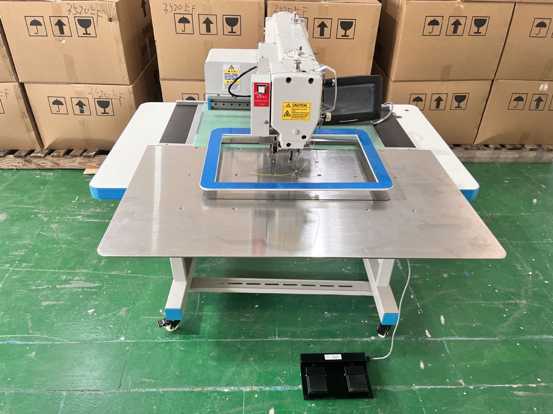 Máquina de patrones de computadora de la marca LVBU insignia de cuero marca registrada máquina de patrones máquina de coser industrial