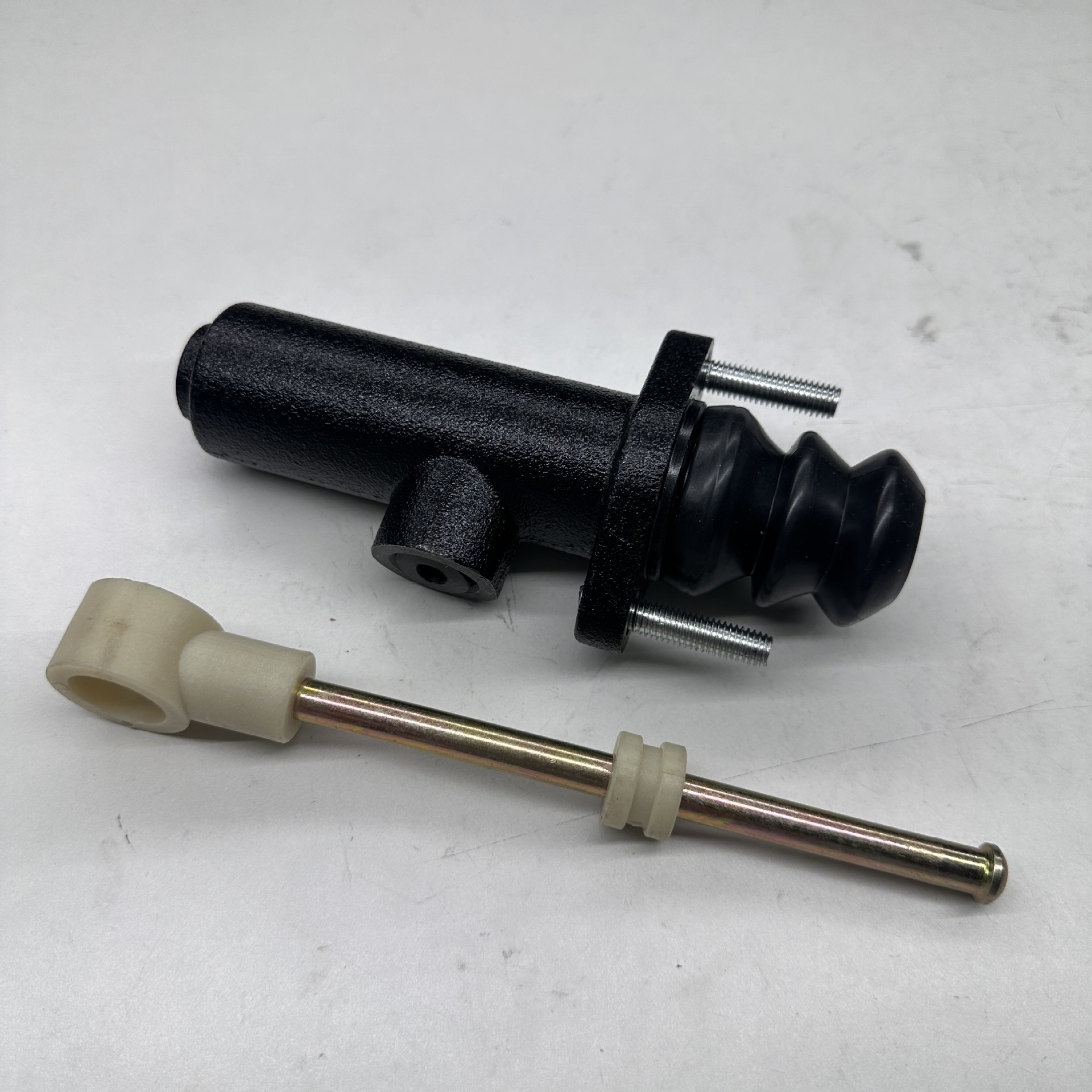 Cm640200,1628218,8085690 Suitable for Volvo Truck Clutch Master Cylinder