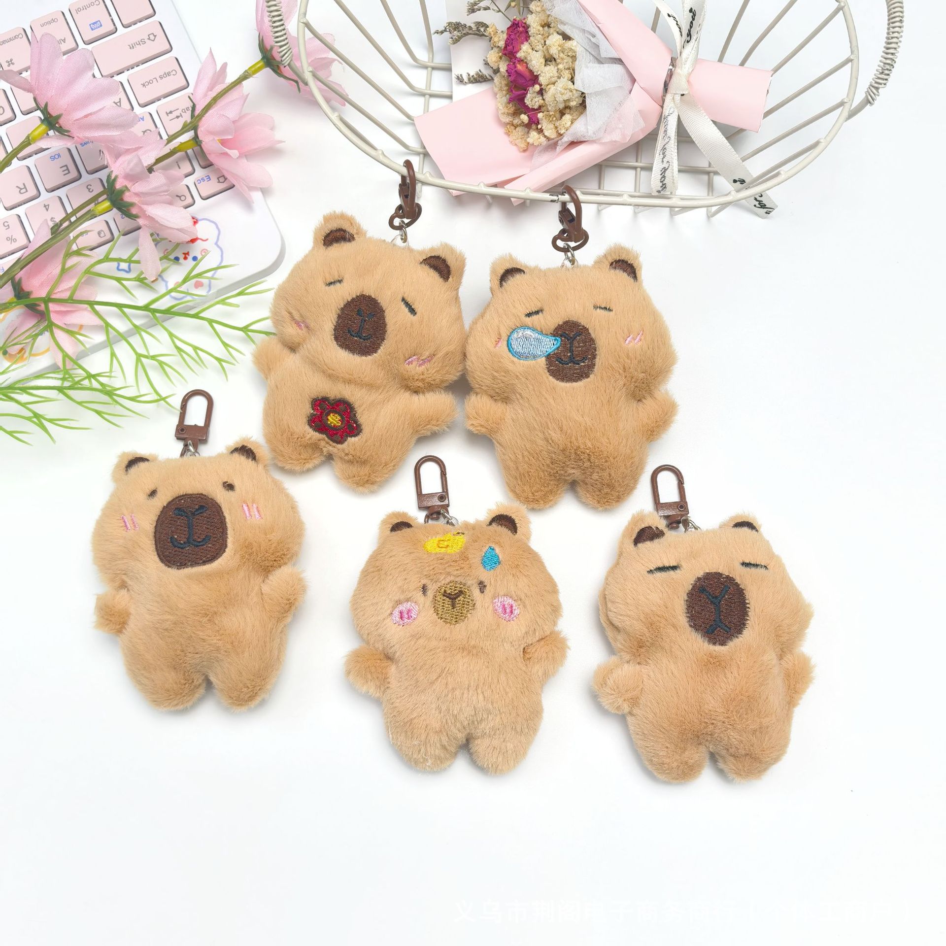 1-10 Stück Capybara Plüsch-Schlüsselanhänger Quietschend Niedliches Tier-Plüschtier Geldbörsen-Taschenanhänger Deko für Taschen Studentengeschenk – Detail 2