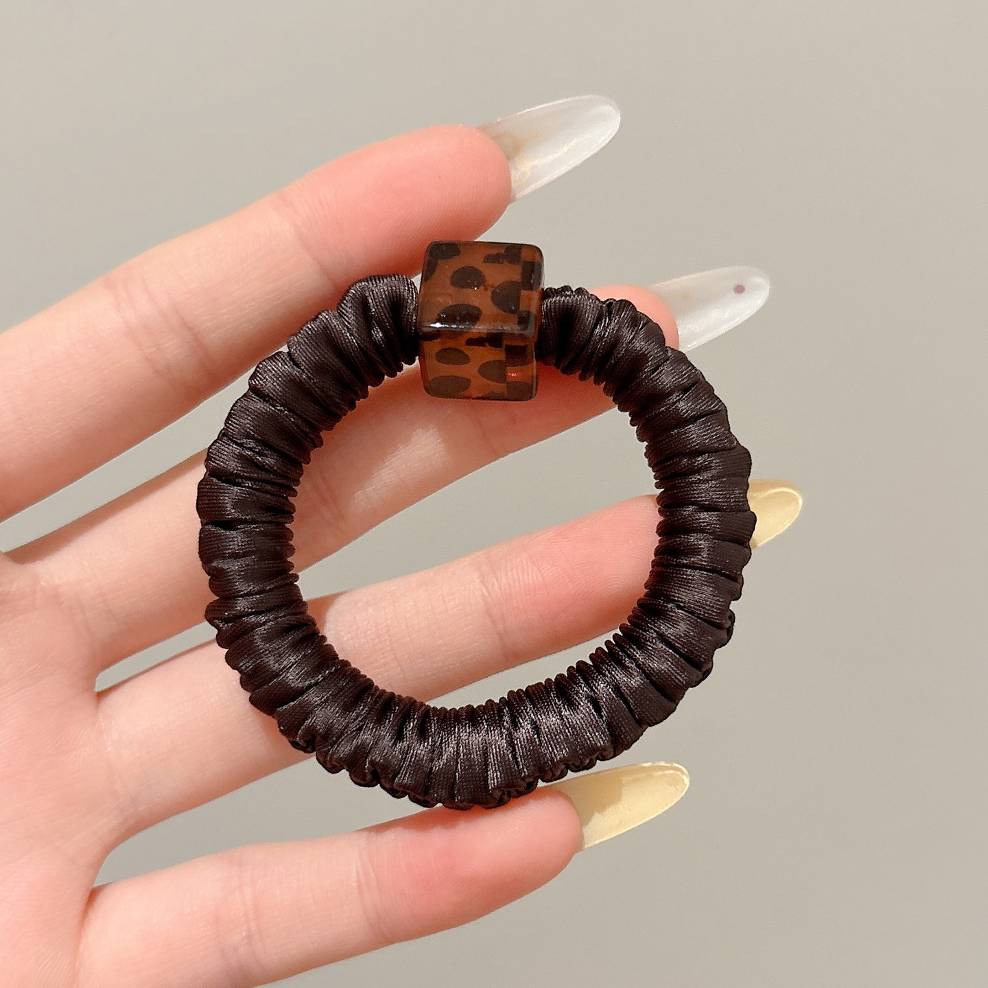 Coletero elástico sencillo de nuevo estilo 2026, banda para el pelo pequeña sin costuras para mujer, suave para el cabello, sujetador de cola de caballo.