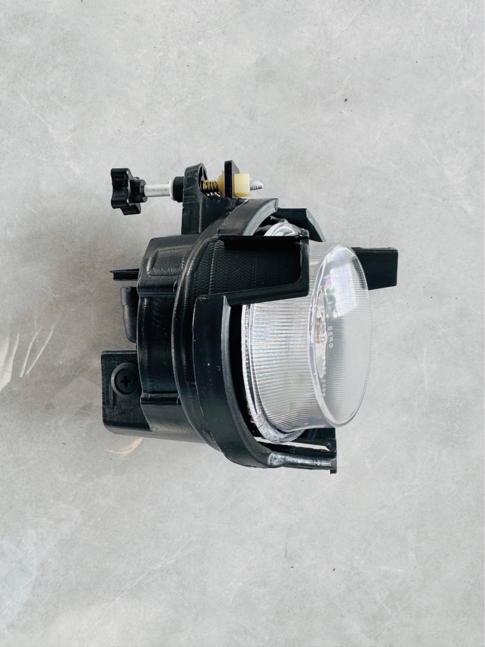 Suitable for Ssangyong Aiteng front fog lamp left 8320121001 right 8320221001