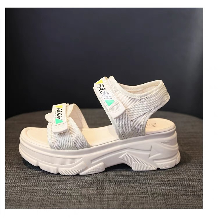 Sandalias de tacón medio para mujeres verano 2026 nueva moda versátil antideslizante ligera aumento de altura muffin gruesa sandalias romanas