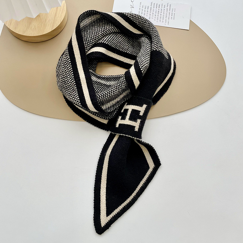 Estilo coreano de las mujeres de punto pequeño oído bufanda Otoño e Invierno simple todo partido largo diagonal perezoso perforado bufanda protección del cuello marea