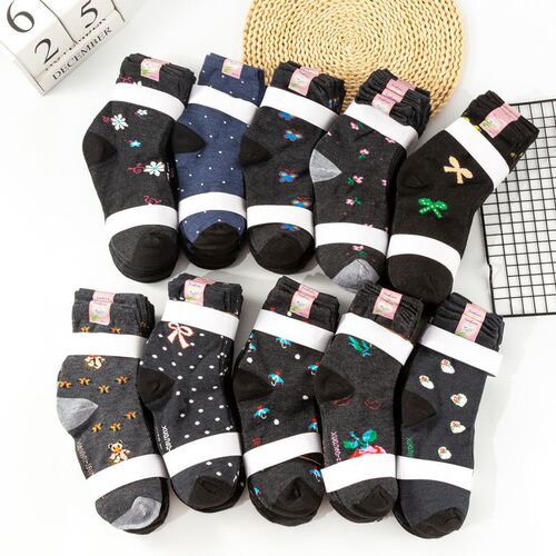 Socks for women, autumn and winter, extra large, middle-aged and elderly, mid-calf socks, dark casual women's long socks wholesale