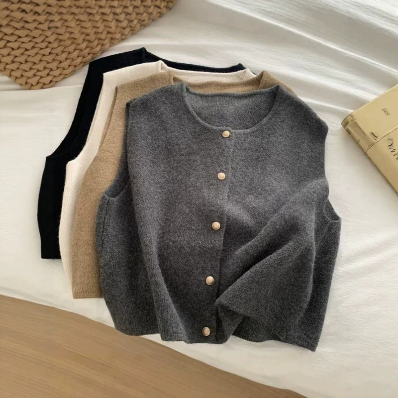 Korean-style loose-fitting knitted vest, versatile pullover, fashionable 2026 new thin base casual top for women Korean-style loose-fitting knitted vest, versatile pullover, fashionable 2026 new thin base casual top for women
