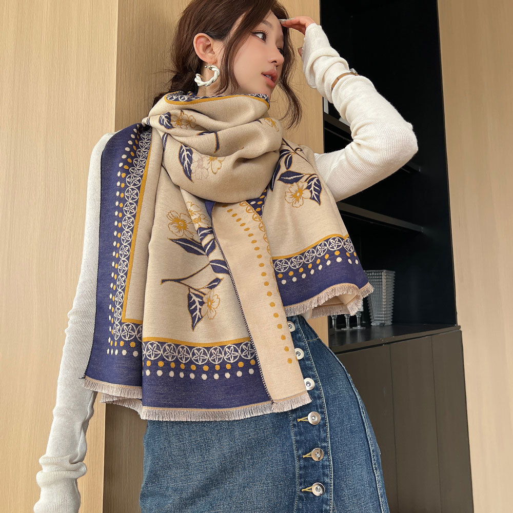 Demi-season scarf made of faux fur