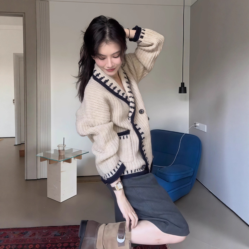 Retro Double-Breasted Lapel Knitwear Cardigan Outwear Top for Women Autumn and Winter 2025 New Super Nice Thickeneded Knitwear