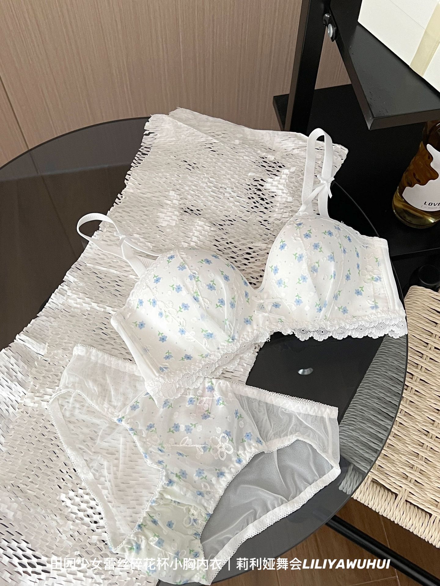 Venta directa de fábrica comercio electrónico transfronterizo Sudeste asiático Vietnam Tailandia damas francés pecho pequeño recogido sujetador floral