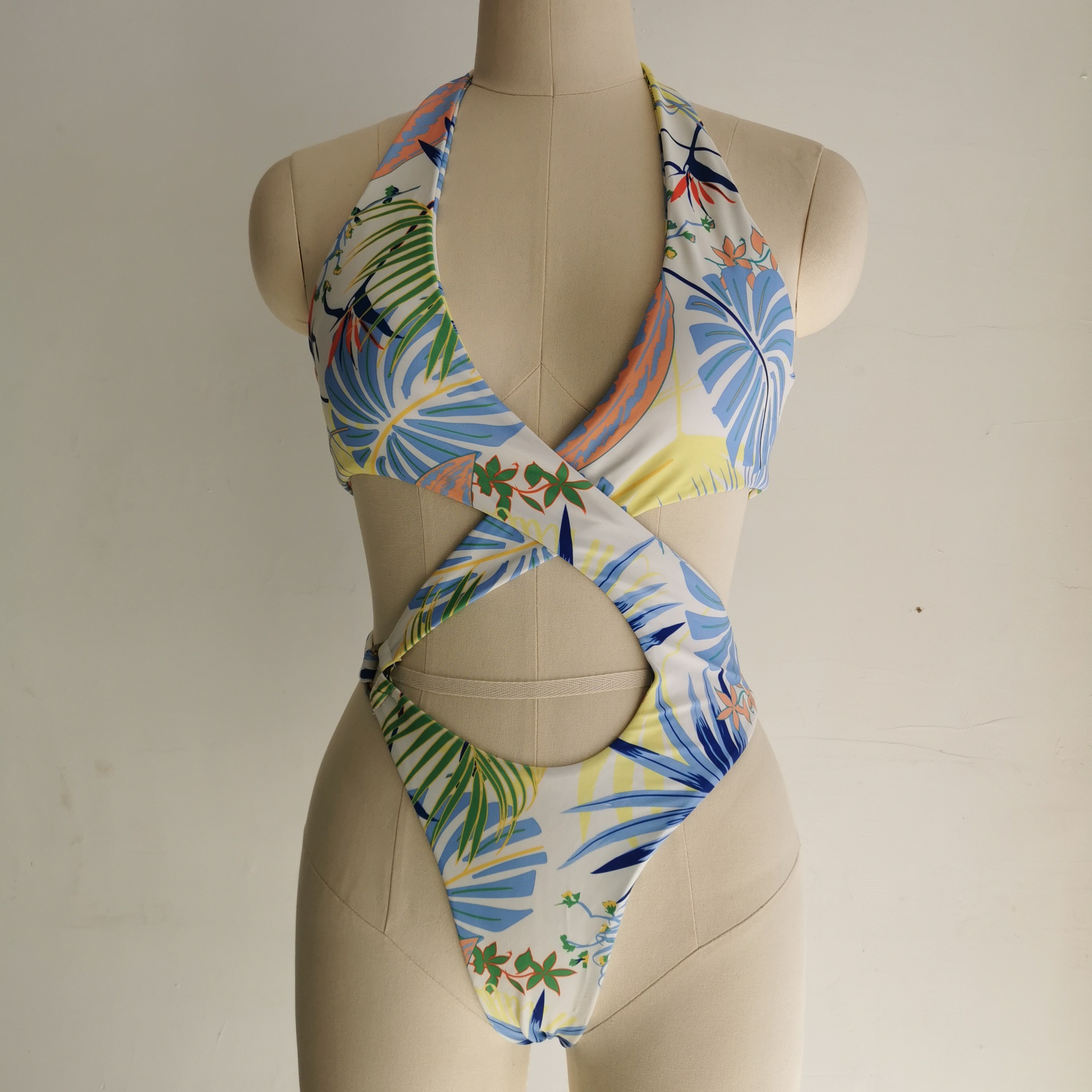 140g Weight Sleeveless Sleeve Length Pullovers Placket Type Nylon, Polyester Fabric Type Regular Top Length Bodysuit Tops Type 1 Piece Quantity Swimming Pool, Swimming Occasion Halter Neck Neckline Breathable Function Skinny Fit Type Solid Color Pattern Women'S Gender Fashion Style Women's Fashion Solid Color 1 Piece One Piece 7