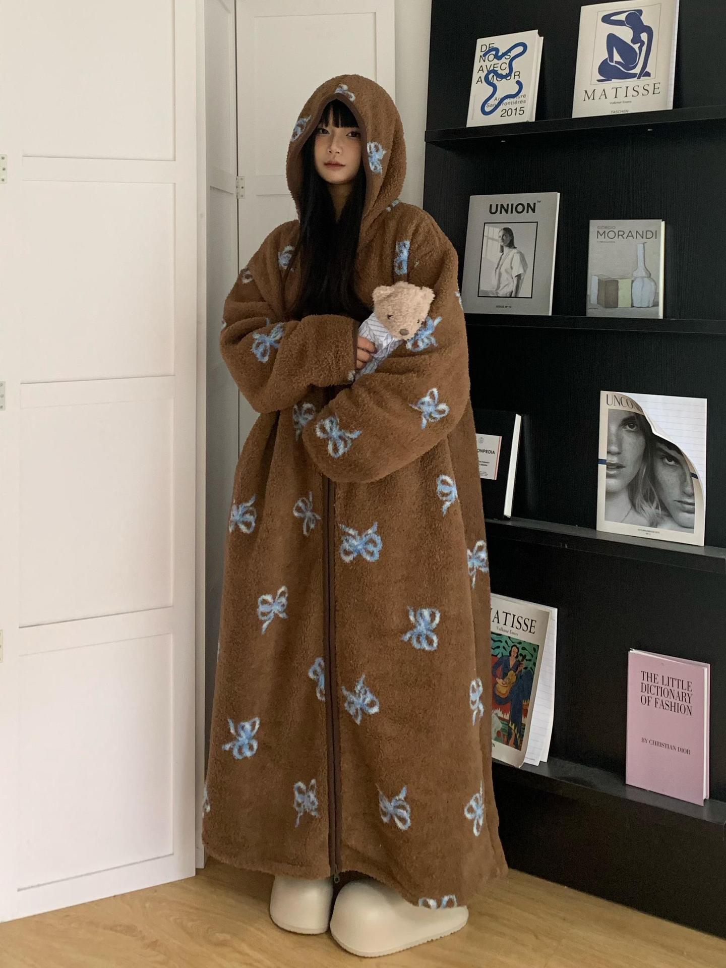 GraceChic GraceChic - Camisón de forro polar coral con estampado de mariposas y flores marrones para otoño e invierno, para mujer, con capucha y felpa, talla grande, para estar en casa_voghion.com