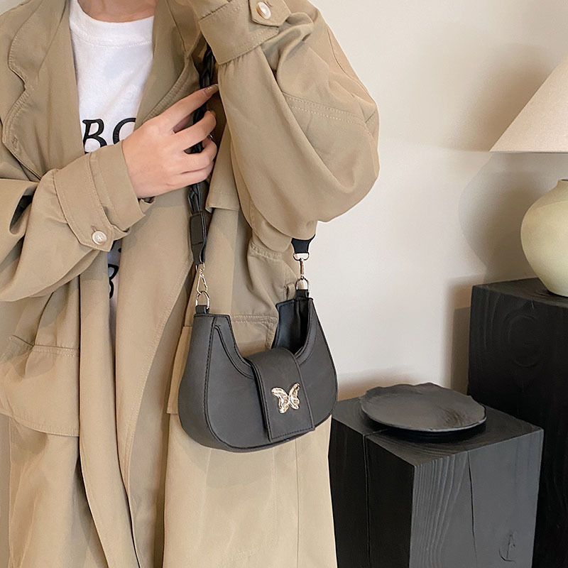 Bolsos de nicho populares para mujer 2024 invierno nueva cadena de moda simple bolso de hombro casual coreano bolso de luna nueva para mujer