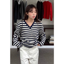 文九 羊毛混纺撞色条纹V领针织衫25冬季新款宽松慵懒感毛衣打底女