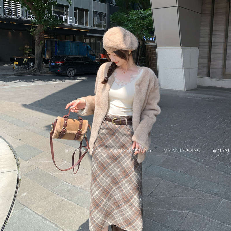 Unique and Super Nice Lace V-Neck Long-Sleeved Inner Layering Shirt for Women 2025 New Early Autumn Single Wear T-Shirt Top