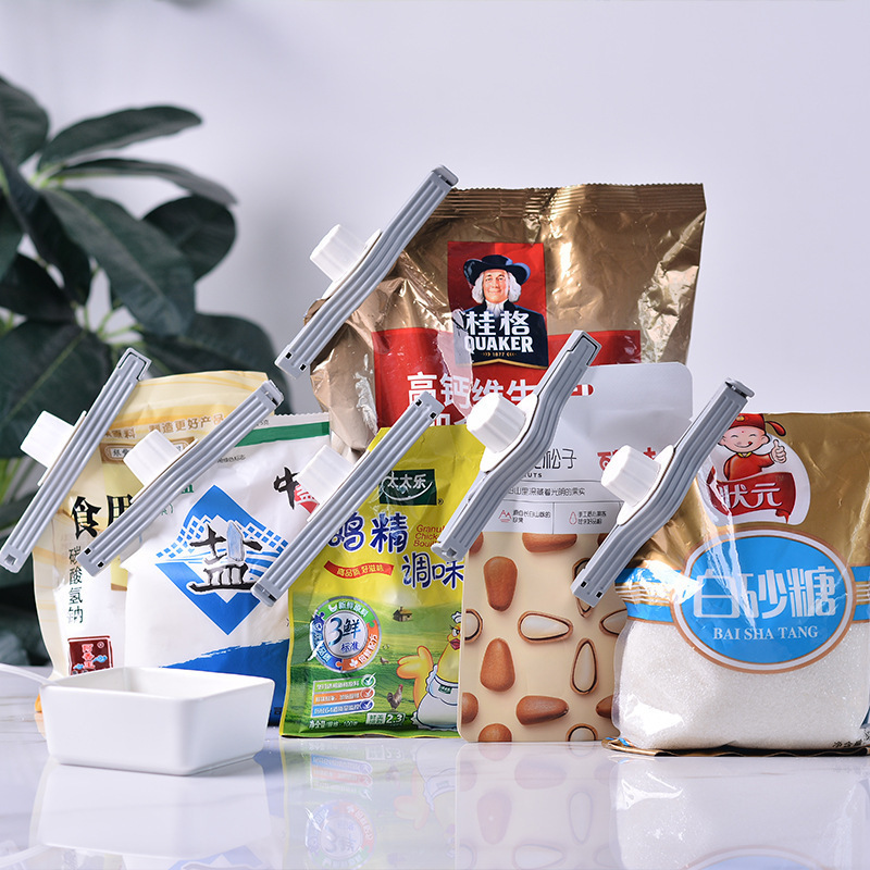 Japanese-Style Sealing Clip with Spout for Food Preservation, Household Kitchen Snack Moisture-Proof Sealing Tool