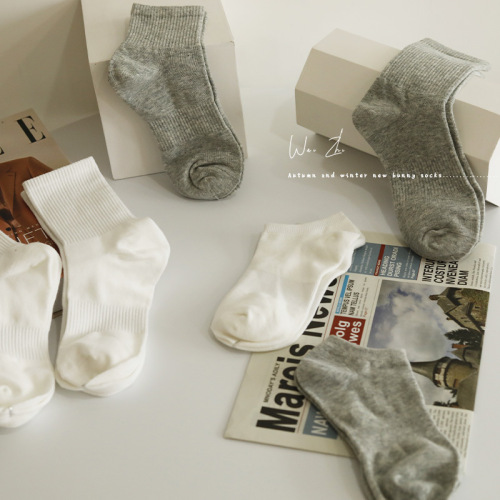 Spring and summer thin low-cut cotton socks, invisible short-cut boat socks for women, solid color casual mid-cut sports socks for couples wholesale