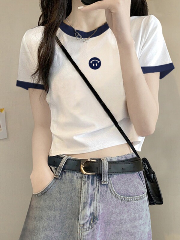 Color-Blocked Smiley Face Cotton Short-Sleeve T-Shirt for Women, Summer Style, Petite French High-Waisted Jeans Paired with a Short Top