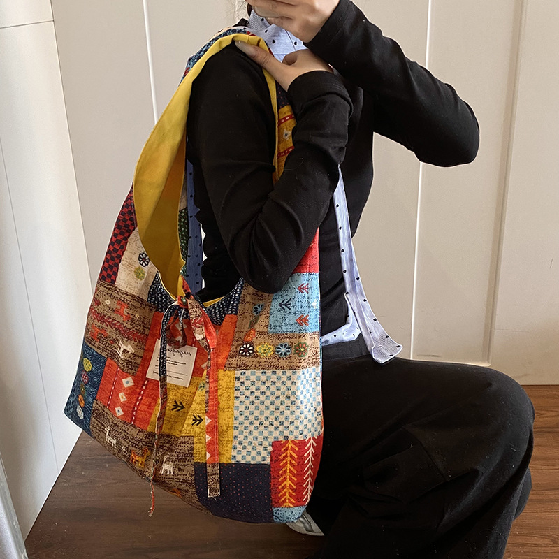 Capacious summer ethnic retro one-shoulder bag