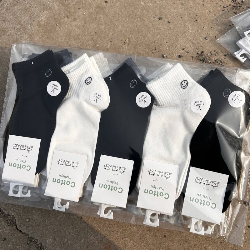 Spring and Autumn New Style Women's Trendy Cotton Socks, Sports Casual Japanese and Korean Style Socks, College Black and White Socks Spring and Autumn New Style Women's Trendy Cotton Socks, Sports Casual Japanese and Korean Style Socks, College Black and White Socks