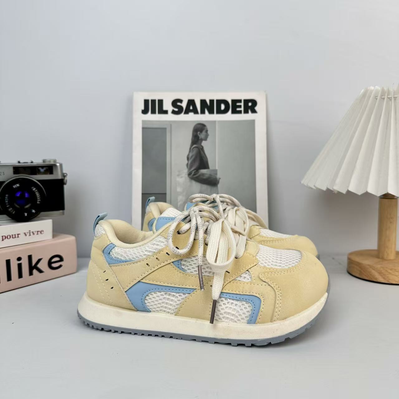 Yuanbo versátil zapatos deportivos casuales para mujeres 2025 nuevos zapatos de skate de otoño zapatos de mujer con suela gruesa zapatos blancos pequeños zapatos Gump