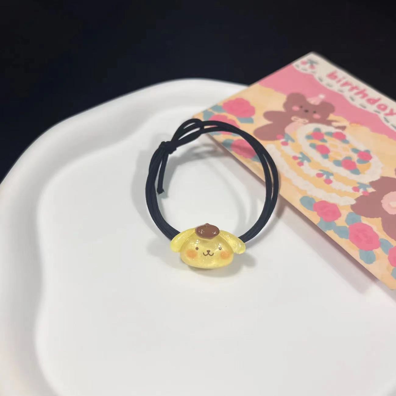 Perro budín de cuerda negra