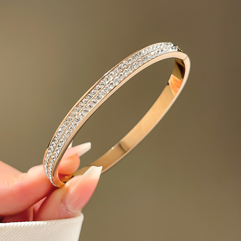 Yunyao cuatro hojas de hierba estrella pequeña cintura de titanio pulsera de acero de alta calidad nicho no desvanecerse moda transfronteriza al por mayor