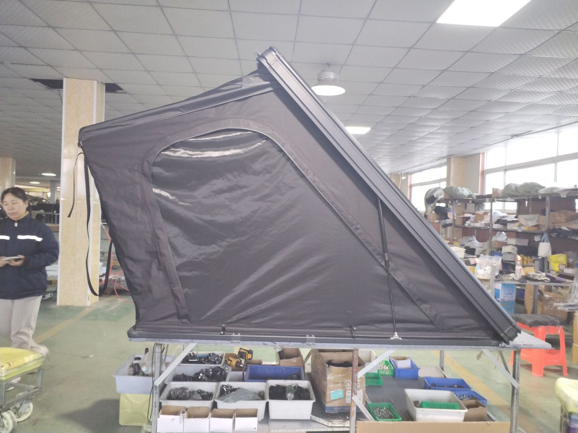 Factory Wholesale Triangle Roof Tent Winter Outdoor Camping Style Suv Car Tent Hard Bottom Aluminum Alloy Tent
