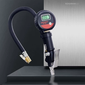 Avtomobil şin təzyiqölçən elektron rəqəmsal displeyli gecə görünüşü