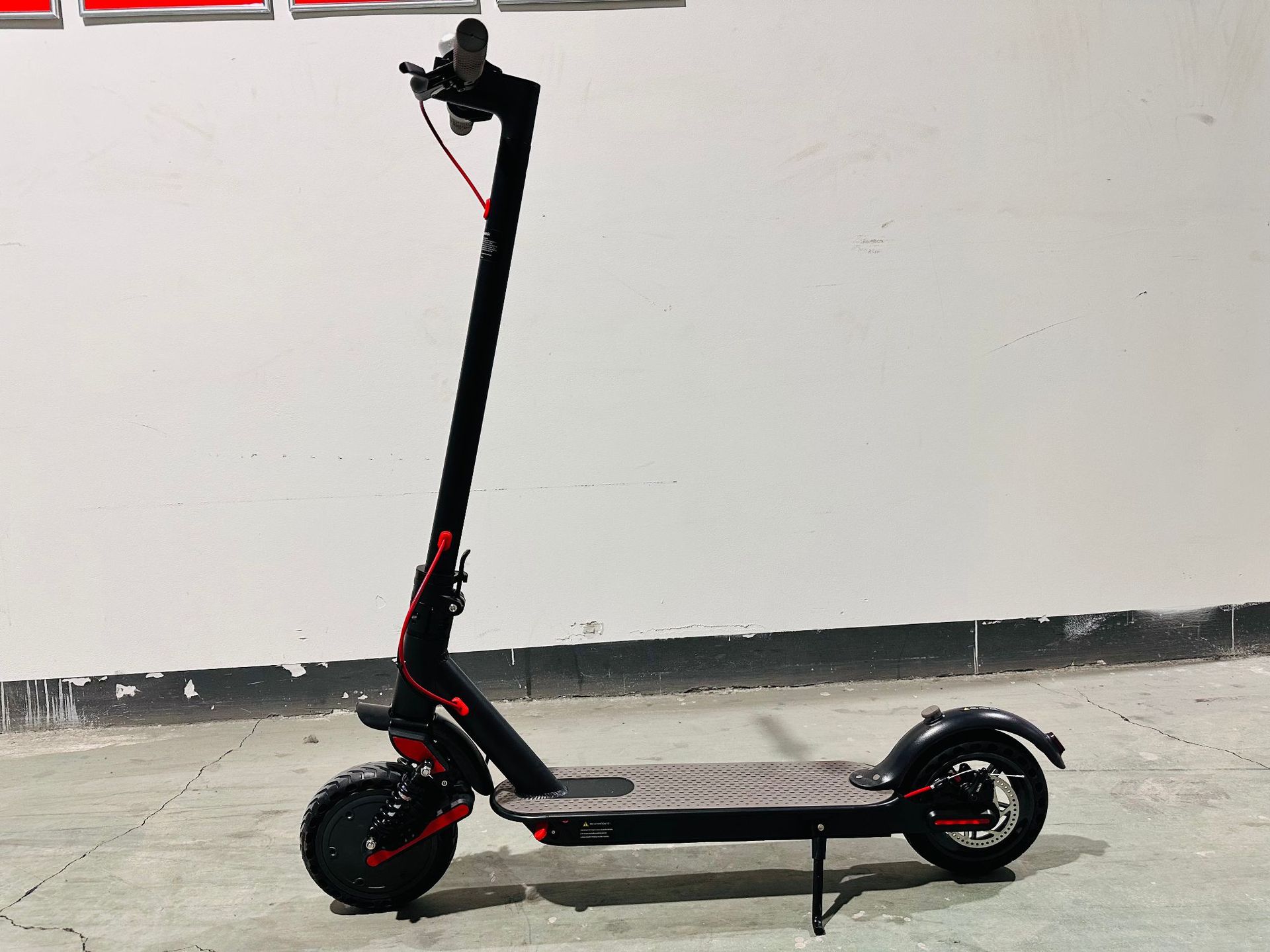 Overseas warehouse straight hair electric scooter 8.5 inch folding scooter driving two-wheeled scooter mini electric car