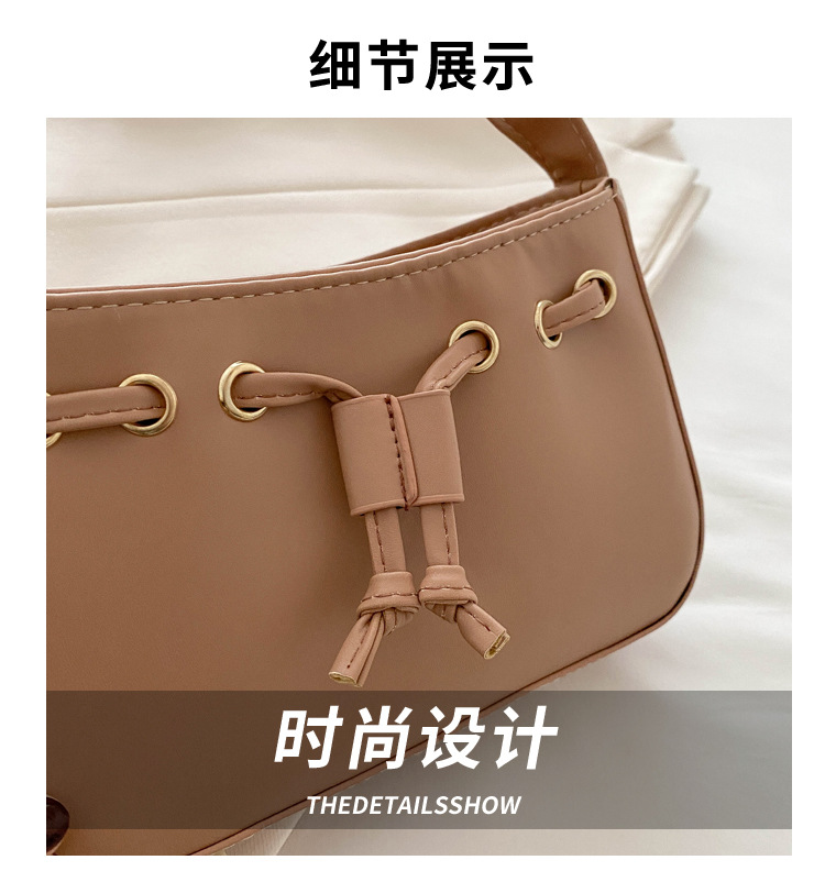 The new autumn/winter 2024 collection of women's bags features a retro and simple Korean-style underarm bag. This year, hand-held bags are in vogue, exuding a sense of sophistication Application Scenario