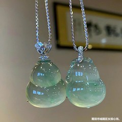 氷種の翡翠玉のペンダントのヒョウタンのペンダントのガラス種の翡翠仏公の白氷玉のペンダントは天然のミャンマーの女性の金を象眼します。