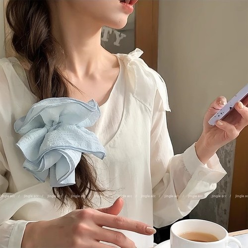 Large hair ring, extra-large bun headband, ballerina-style lace hair rope with floral accents, bohemian-inspired hair accessories