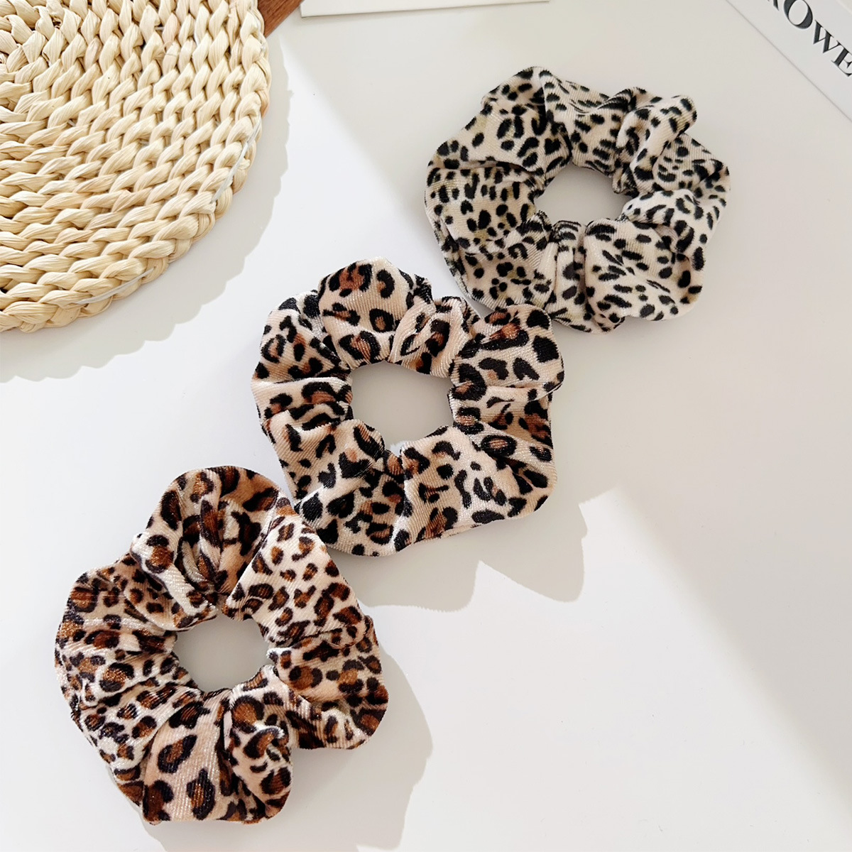 15g Weight Hair Tie Hair Accessories Type 1 Piece Quantity Flannel Material Leopard Pattern Autumn&Winter Season Women's Gender Vintage Style Style Autumn Winter Plaid Velvet Large Elastic Hair Band High Elasticity Hair Tail Hair Band Velvet Hair Accessories 2