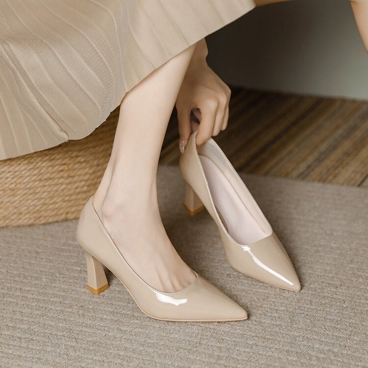 Off-White High-Heeled Shoes for Women, Spring Pointed Toe Stiletto Heels, 2026 New French Style Elegant Shallow Patent Leather Single Shoes for Women