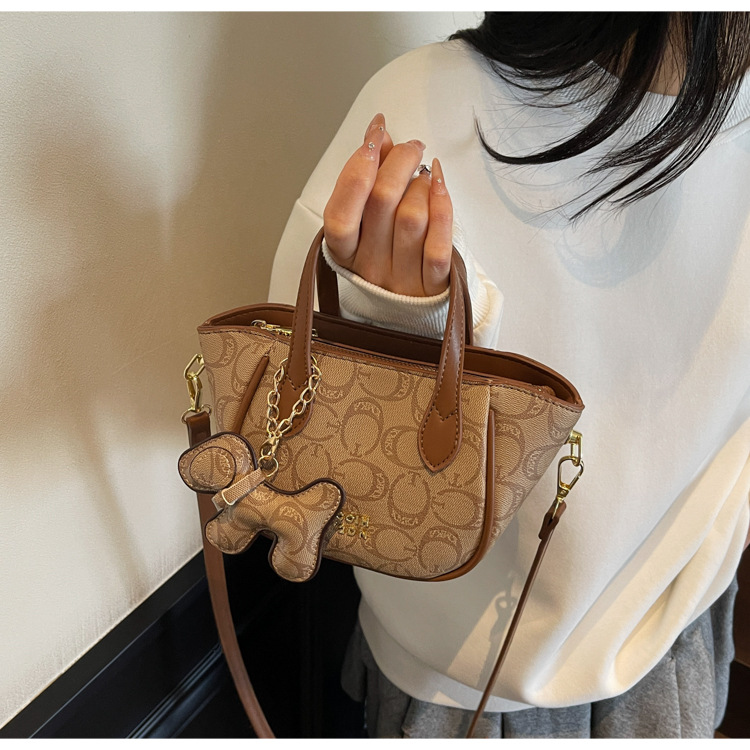 A high-end retro printed bucket bag for summer 2025, a trendy and versatile crossbody bag for women undefined