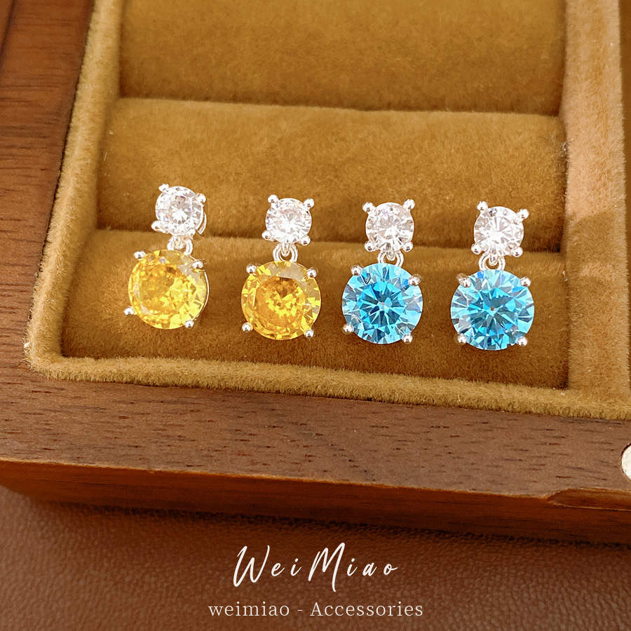 Aguja de plata zircón geometría aretes redondos modernos estilo minimalista temperamento pendientes ligeros de lujo alta sensación auriculares al por mayor image 1